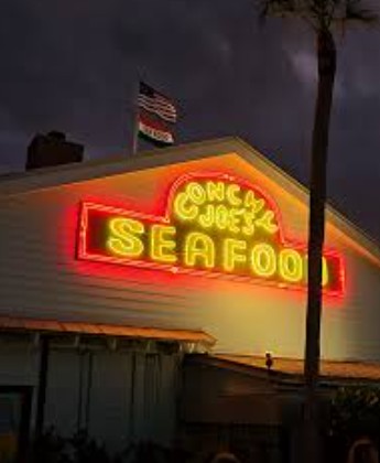 Conchy Joe's neon sign at night
